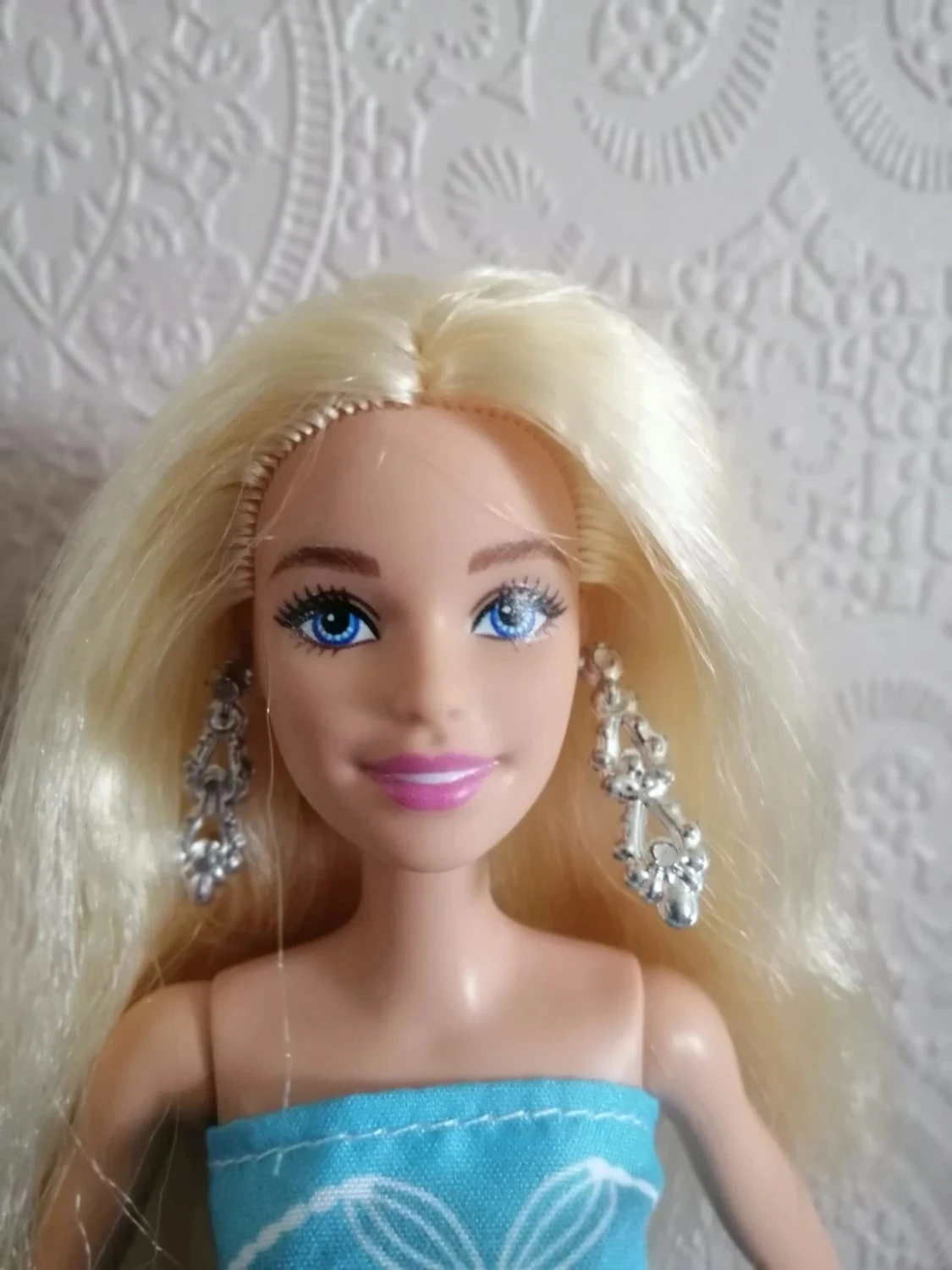 Linda Barbie em um vestido de baile azul – photo 2